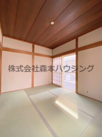 【和室】 | 　寝屋川市春日町30戸建貸家 | 和室がひろがる居住スペース
1階