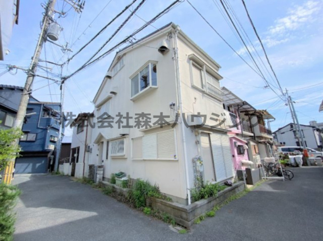 【外観】 | 　寝屋川市春日町30戸建貸家 | 外観は落ち着いています