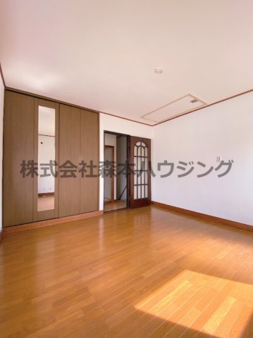 【洋室】 | 　寝屋川市春日町30戸建貸家 | ゆったりした洋室です
