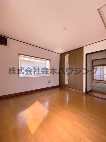 【洋室】 | 　寝屋川市春日町30戸建貸家 | 使い勝手のいい洋室です