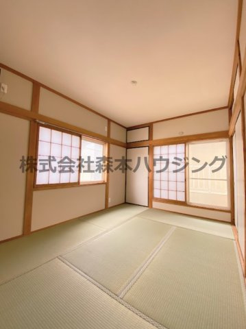【和室】 | 　寝屋川市春日町30戸建貸家 | 柔らかい畳が心地よい和室
2階