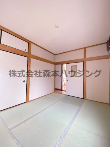 【和室】 | 　寝屋川市春日町30戸建貸家 | ゆったりとくつろげる和室です
2階
