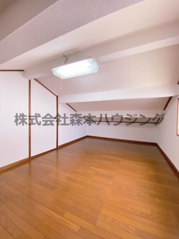 【収納】 | 　寝屋川市春日町30戸建貸家 | 便利な屋根裏収納スペースです
