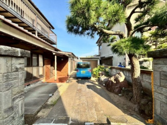 千葉県銚子市海鹿島町中古戸建の駐車場