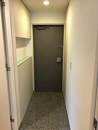 フォルム四谷外苑東の玄関|明るい玄関です