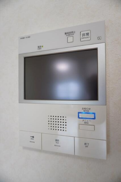 ルーブル都立家政六番館のセキュリティ|モニター付きインターホンです