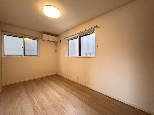 サンライズ大山Ⅱの洋室|洋室5.6帖、明るい居住空間