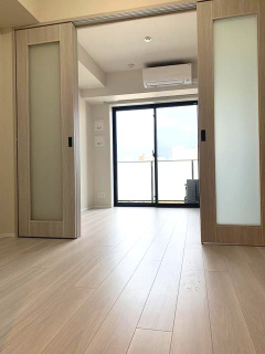 グランカーサ四谷の居間・リビング|こちらのリビングで趣味の時間をお楽しみください