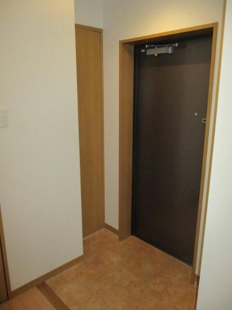 グランヒルズ馬込の玄関|収納もある玄関です