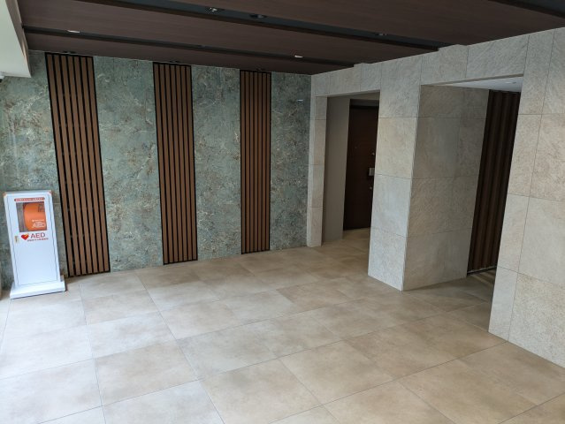 ラティエラ中野新井のロビー|建物の内部です