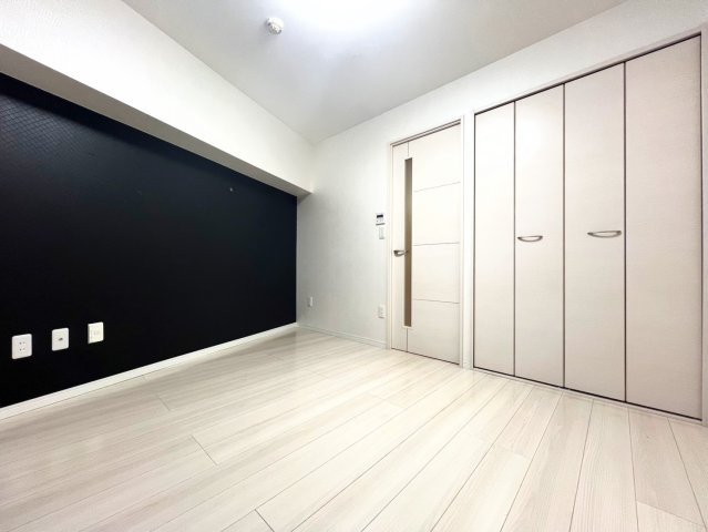 【洋室】 | 東武ハイライン都立大 | ◆室内はいつも明るい印象なので気持ちの良い朝を迎えられます。部屋にはクローゼットを完備しております。