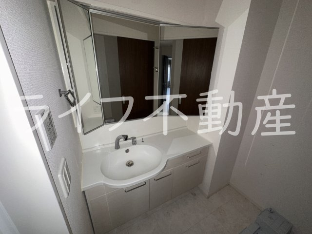 ラフィーネ クローバーの独立洗面台|独立洗面台あり、毎朝おしゃれに忙しい女性の方におすすめです