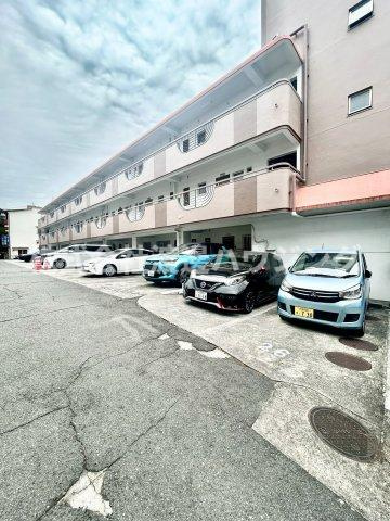 ハイツ幸和の駐車場