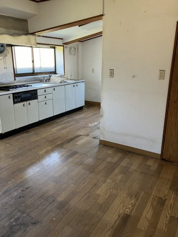 桐生市相生町三丁目戸建のキッチン|コンパクトなキッチンで掃除もラクラク