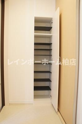 リブリ・白山EASTの玄関