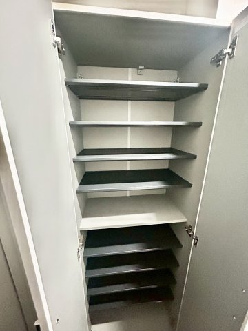 プリヴェ江坂の収納|天井高シューズBOX
