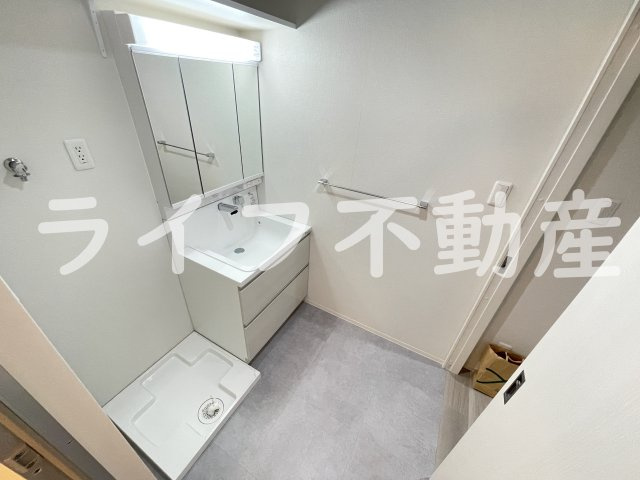 グランドレッセ今里の洗面所|コンパクトで使いやすい洗面所