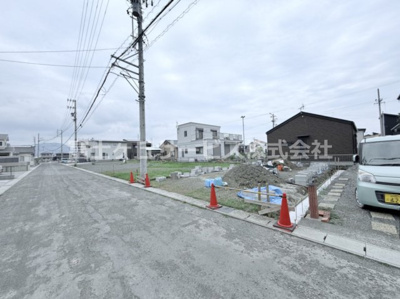 【外観】 | 焼津市石津 6期 新築一戸建て | 現在建築中の外観画像です。ご内覧は同じメーカーの完成物件へご案内いたしますので、いつでもご相談ください！