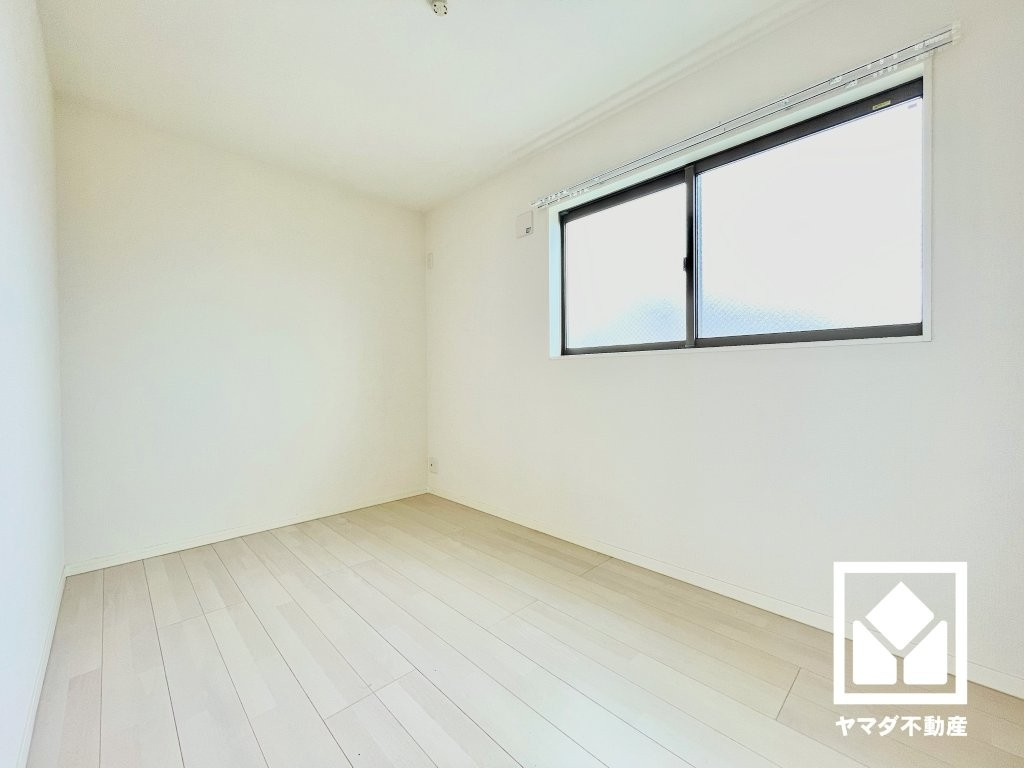 尼崎市大庄北３丁目の洋室|約5帖の3階洋室です。全居室フローリングでお掃除ラクラクです。