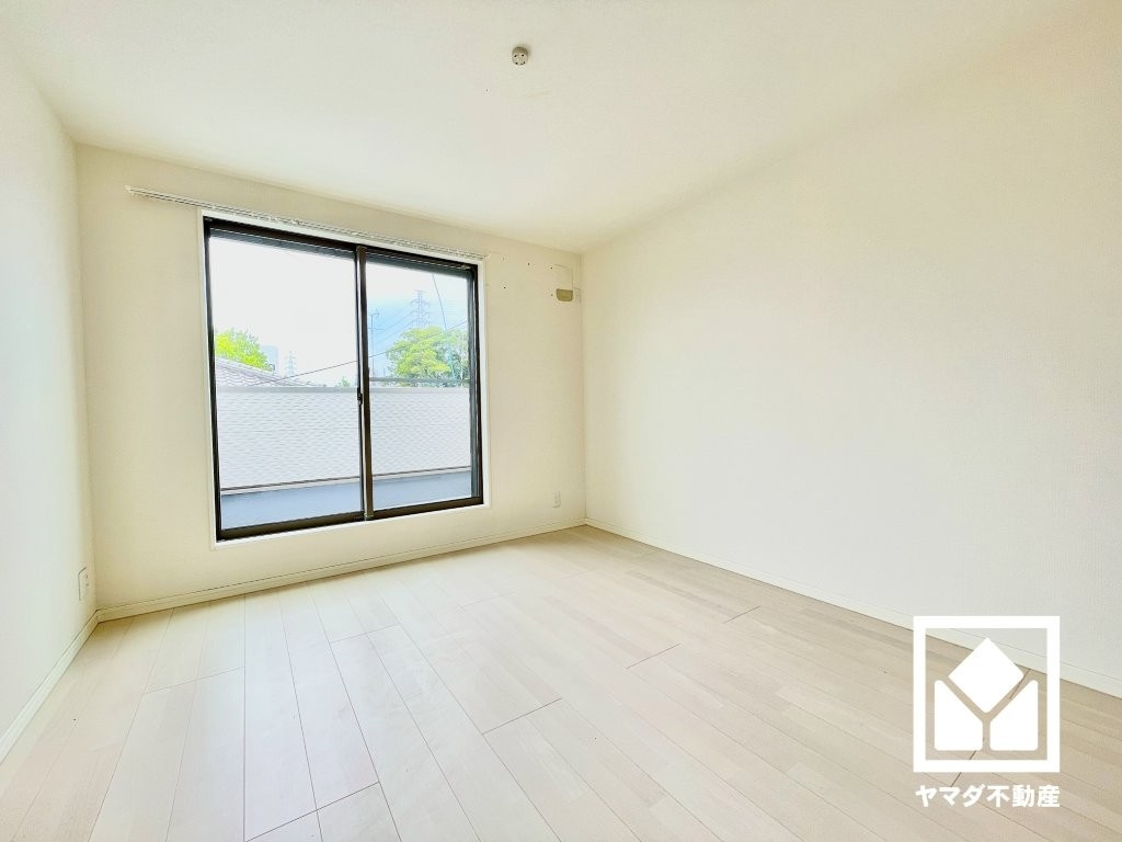尼崎市大庄北３丁目の収納|約7帖の3階洋室です。バルコニーにつながるお部屋で、通風・陽当たり良好。
