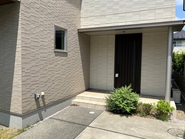 谷原戸建のエントランス
