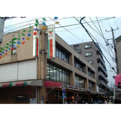 【周辺】 | スクエア東新町 | スーパー「コモディイイダ東新町店まで630ｍ」