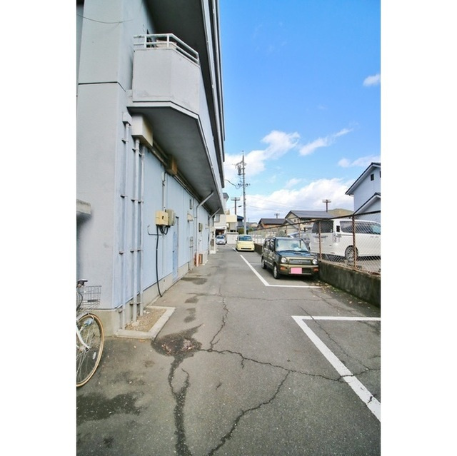 鮎原コーポの駐車場