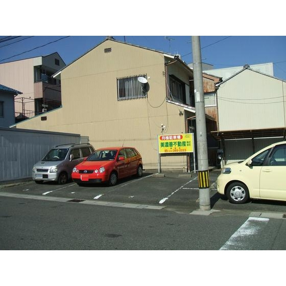 岐阜市光明町１丁目の駐車場