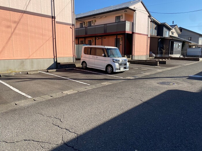 ロイヤルシャトー　B棟の駐車場