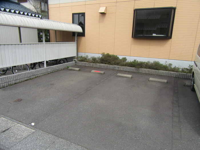 グリーンコートの駐車場