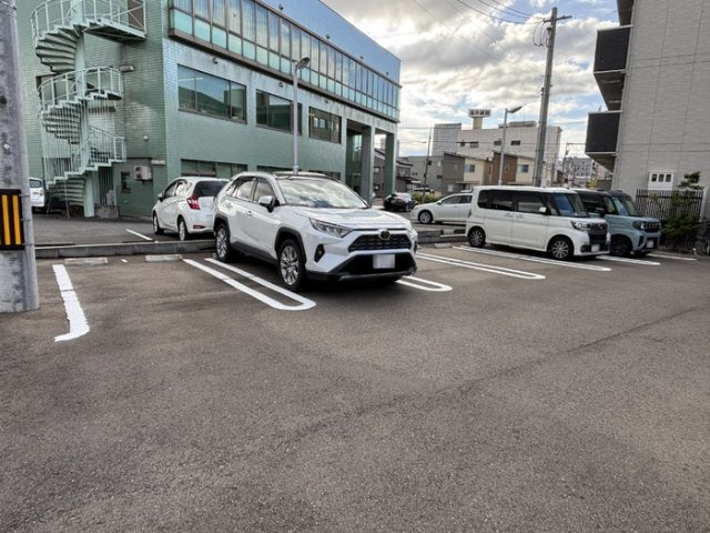 サニーガーデン日之出の駐車場