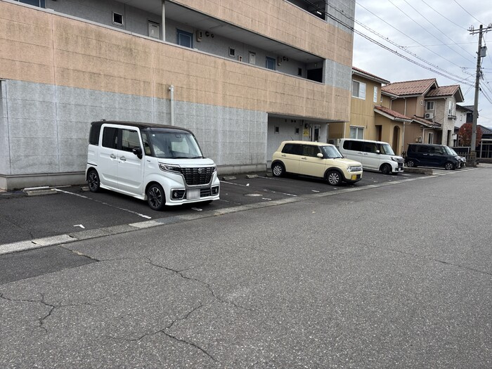 サンフラワーの駐車場