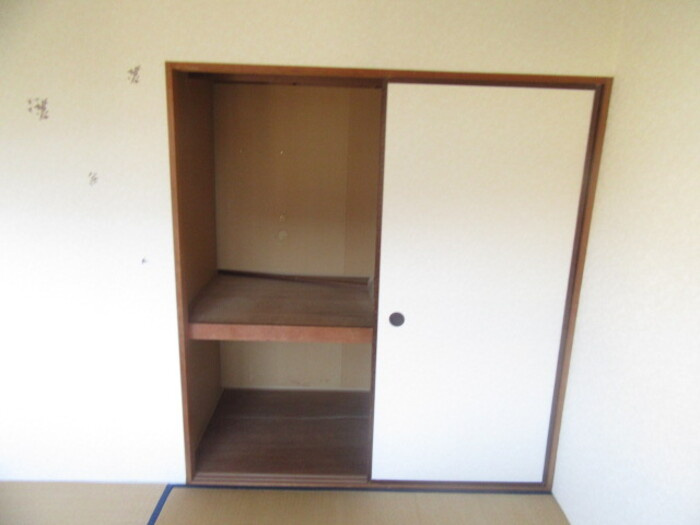 ハイツ水越　Bの収納