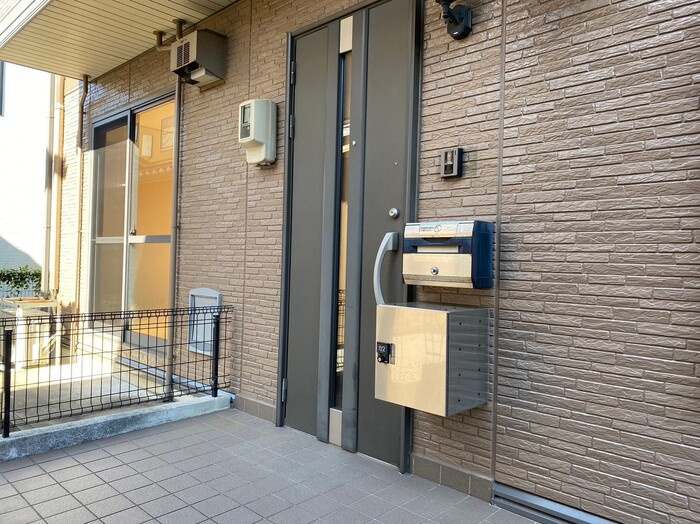 福井狐橋０戸建D-rooomのエントランス