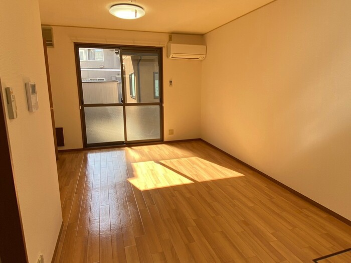 福井狐橋０戸建D-rooomの居間・リビング