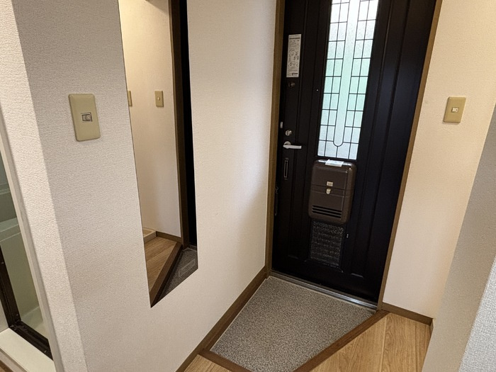 セレステ・オーリの玄関