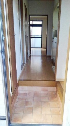 熊本市東区尾ノ上２丁目のアパートの玄関|ゆったりとした玄関です