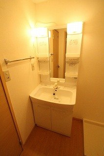 メゾンエスポワールＢの洗面所|脱衣スペースもあります