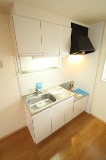 メゾンエスポワールＢのキッチン|コンパクトなキッチンで掃除もラクラク