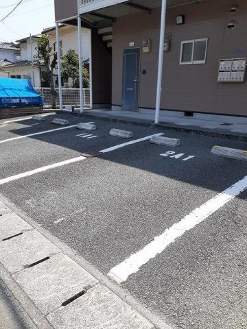 熊本市東区御領３丁目のアパートの駐車場|車をお持ちの方に嬉しい駐車場付きの物件です