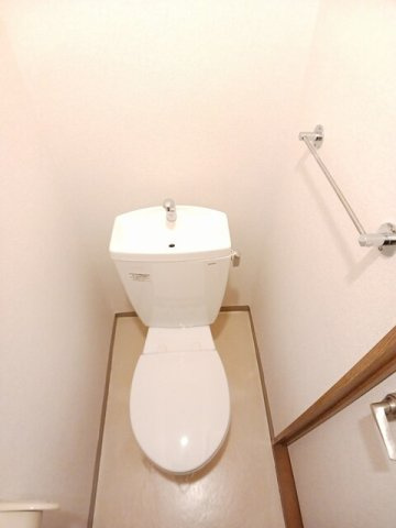 熊本市東区小山２丁目のアパートのトイレ|清潔感のあるトイレです