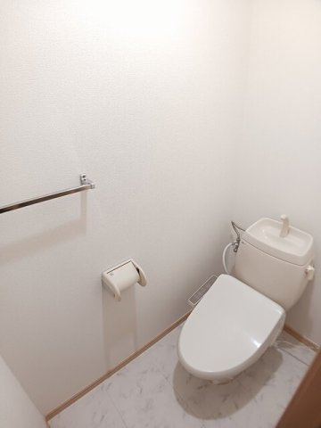 熊本市東区小山２丁目のアパートのトイレ|ゆったりとした空間のトイレです