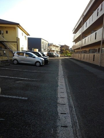 熊本市北区龍田６丁目の賃貸マンションの駐車場|駐車場があるので、車を買う予定の方も安心です