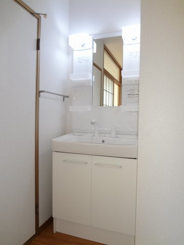 合志市豊岡のアパートの洗面所|ゆったりとスペースのある洗面所