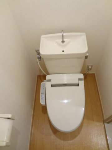 熊本市北区龍田６丁目のアパートのトイレ|落ち着いた色調のトイレです