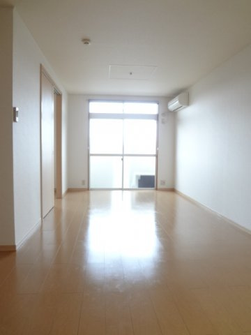 熊本市北区龍田６丁目のアパートの居間・リビング|おしゃれなリビングです