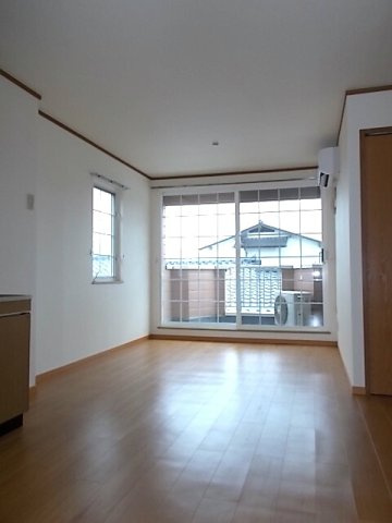 熊本市北区西梶尾町のアパートの居間・リビング|おしゃれなリビングです