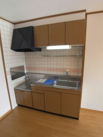 熊本市北区西梶尾町のアパートのキッチン|コンパクトなキッチンで掃除もラクラク