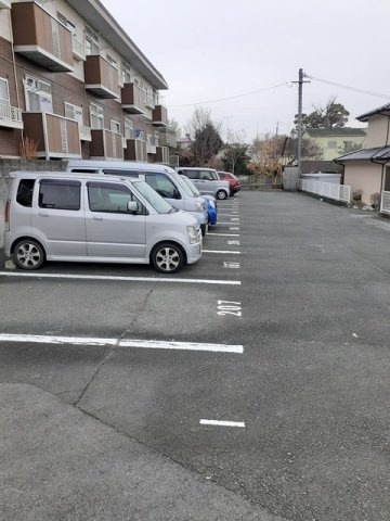 熊本市北区龍田６丁目のアパートの駐車場|駐車場があるので、車を買う予定の方も安心です