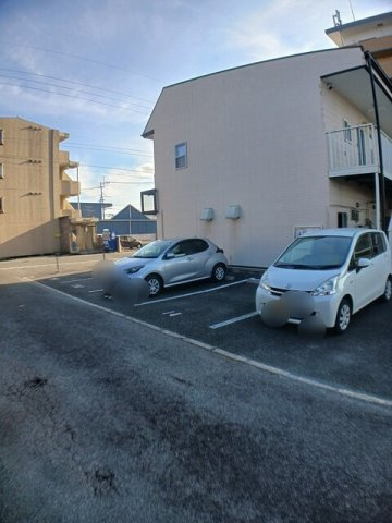 合志市幾久富のアパートの駐車場|車をお持ちの方に嬉しい駐車場付きの物件です